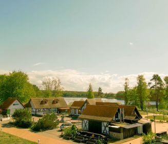 Kölpinsee mit Fischerhütten