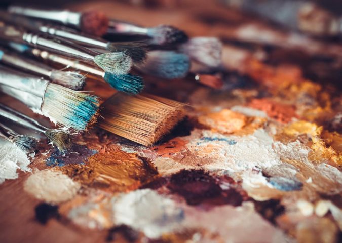 Pinsel, Farben und Mischpalette