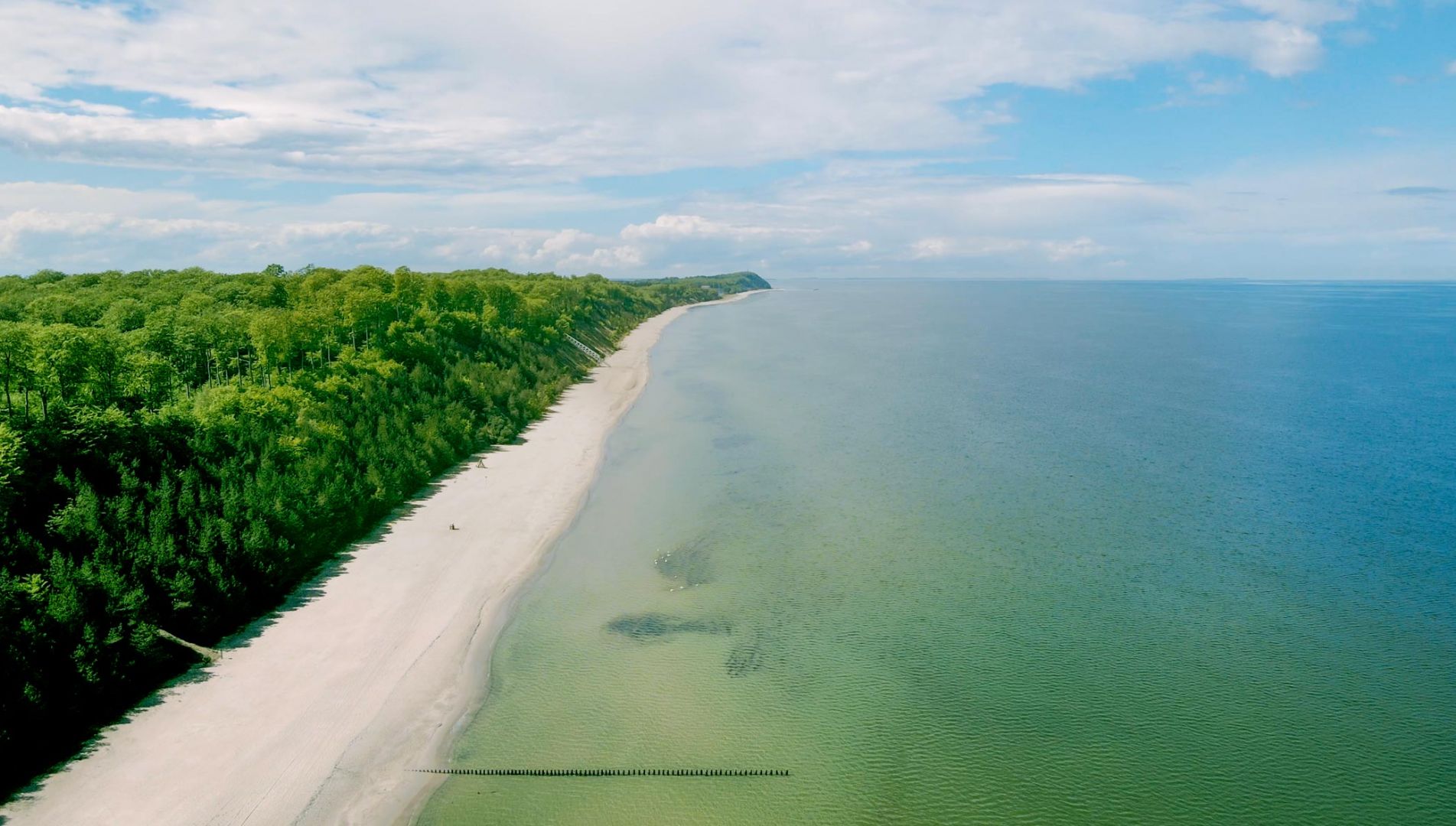 Luftbild aus dem Bernsteinbädern vom Sandstrand in Koserow